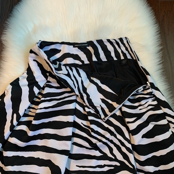 Express Studio Design Zebra Print Pleated Skater Skirt (sz 0) - Picture 3 of 6